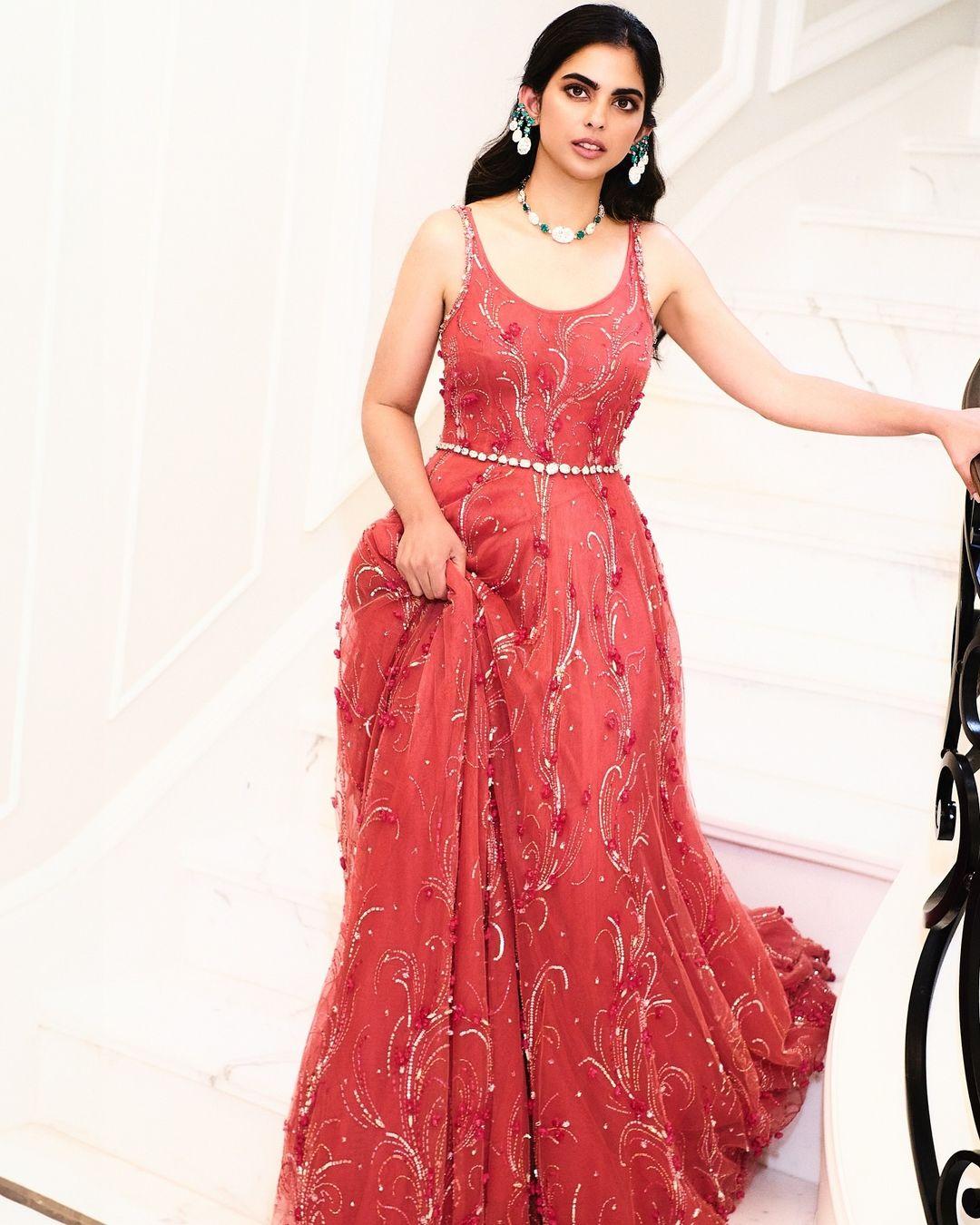 Isha is undeniably a fashionista and can give any celeb a run for their money. Like this flowing red dress that made jaws-drop