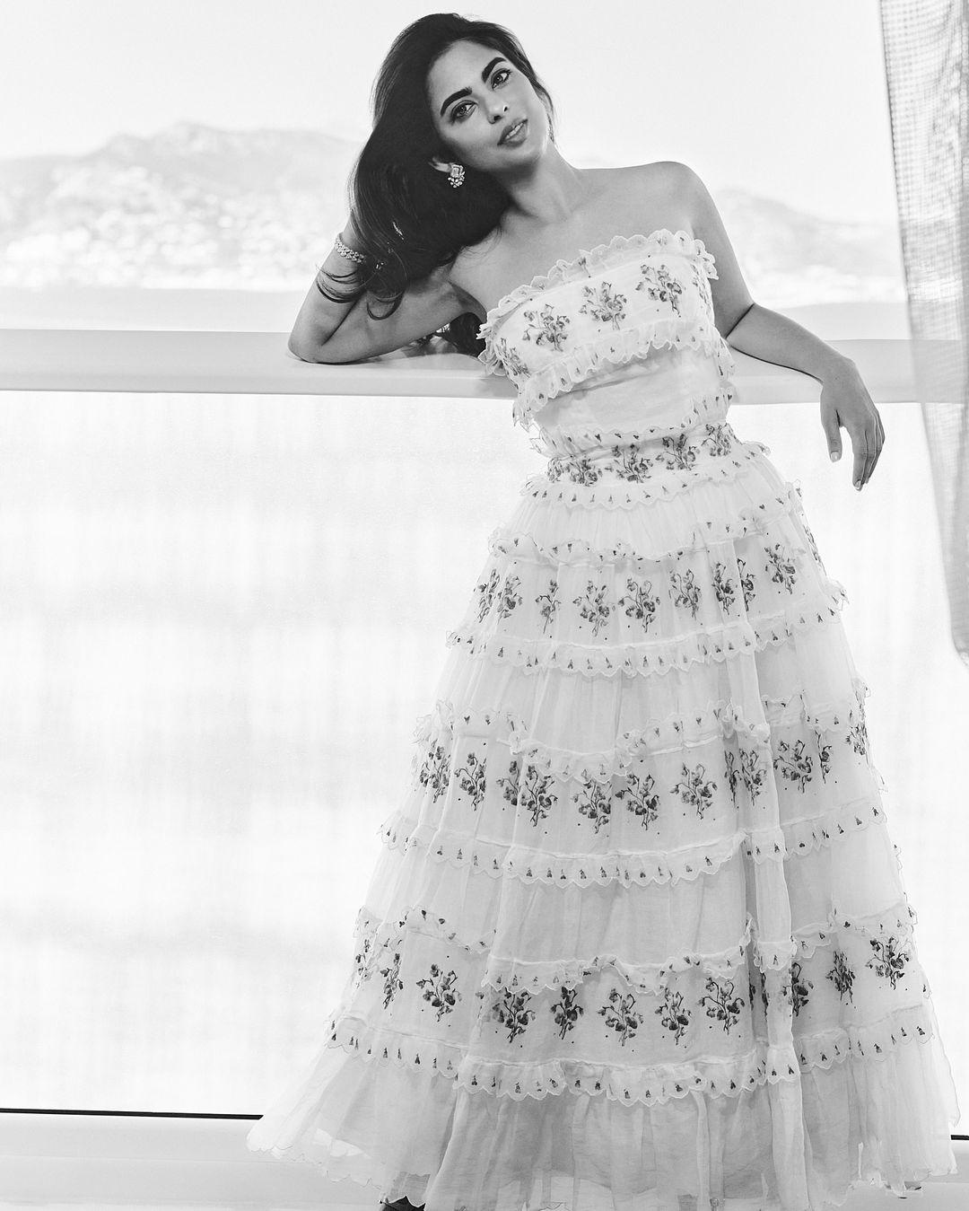 
Akash and Shloka Ambani's daughter celebrated her first birthday on the cruise and for the event, Isha wore a vintage strapless ball gown by Dior with intricate floral work that cost Rs 8.31 lakh. 
