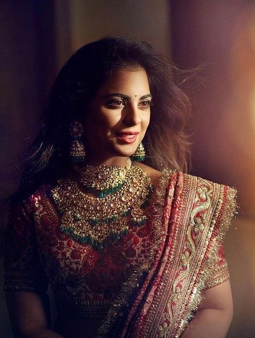 Pooja ceremony
For her Pooja ceremony, Isha Ambani looked stunning in a custom-made Sabyasachi lehenga paired with exquisite jewelry. She also impressed at the Graha Shanti puja in another breathtaking Sabyasachi outfit.