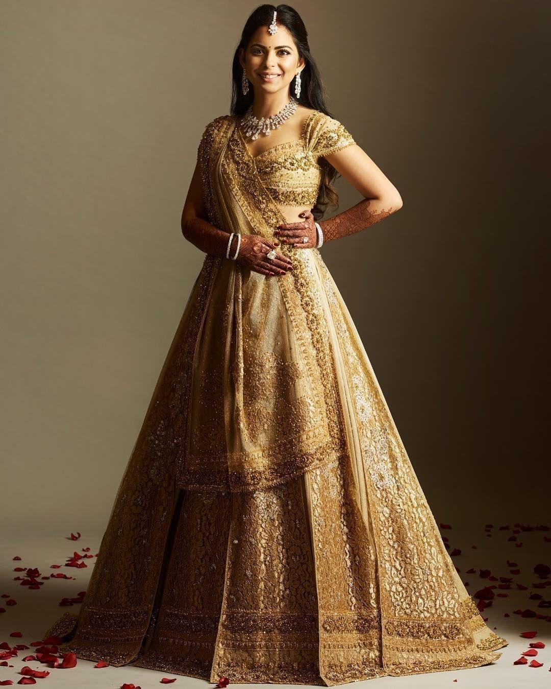 Isha Ambani included an exquisitely detailed gold lehenga by Valentino in her wedding trousseau, which she wore at her reception at Mumbai’s Jio Gardens. This unique Valentino lehenga featured intricate lace detailing and embellishments.