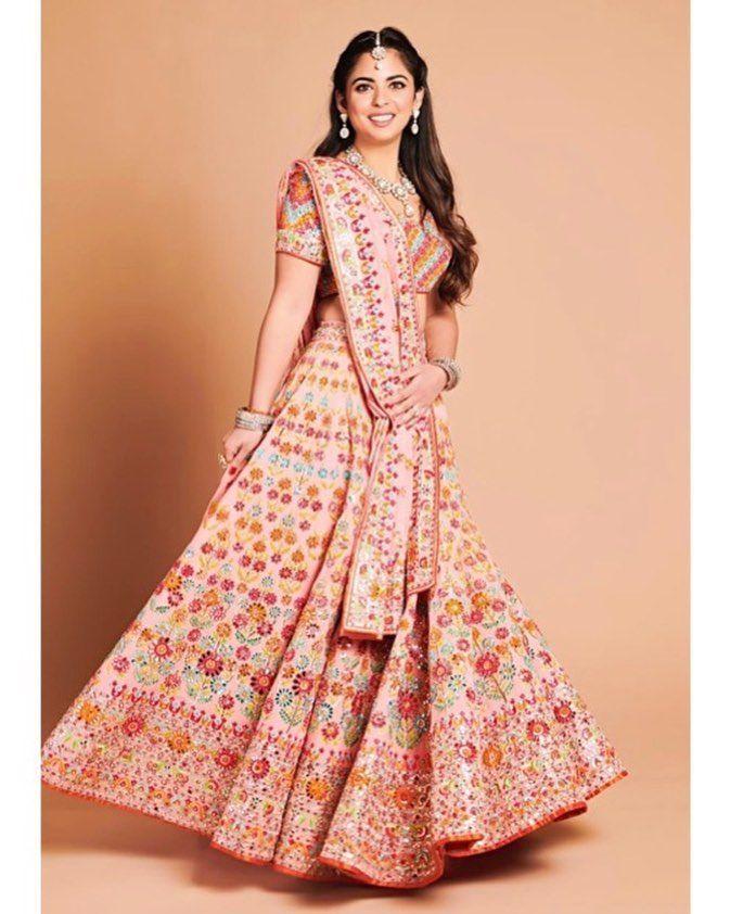 Dandiya night
For her dandiya night, She was dressed in a vibrant couture lehenga by Abu Jani Sandeep Khosla, featuring intricate mirror and thread work.