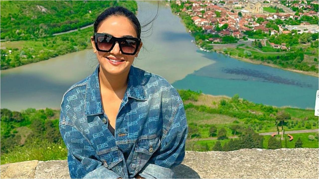 Jasmine Bhasin reveals lenses damaged her cornea: 'I can't see, struggling to sleep'