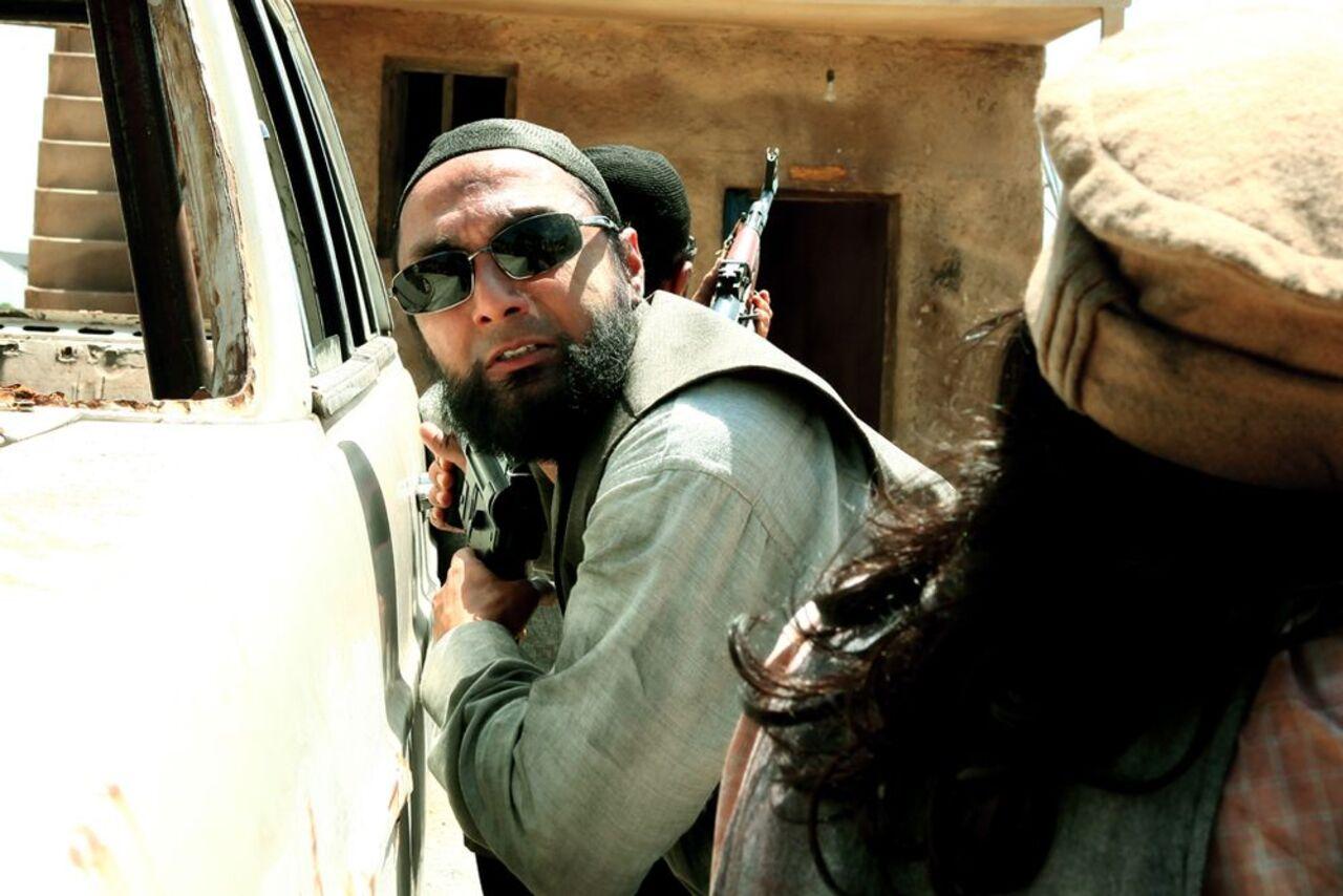 Vishwaroopam:
Nirupama, an ambitious woman studying in the USA, marries a dance master, Viswanathan. On being suspicious of his behaviour, she hires a detective, who reveals his true identity and past.