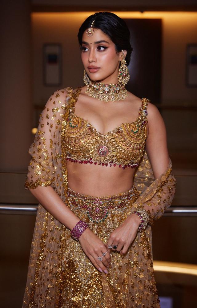 Janhvi Kapoor glitters in gold