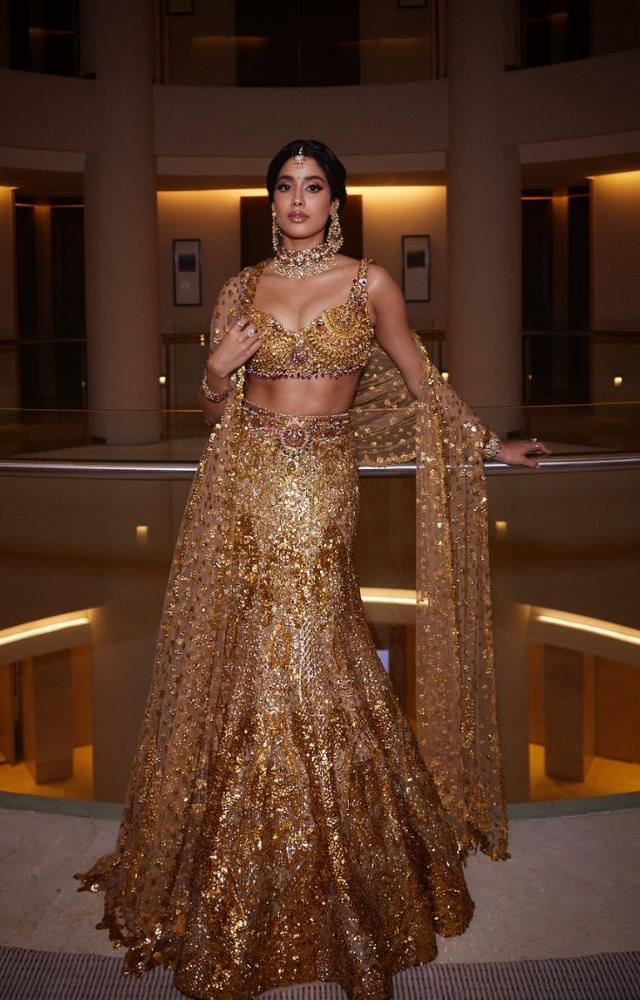 The actress gave royal vibes in this shimmery golden lehenga