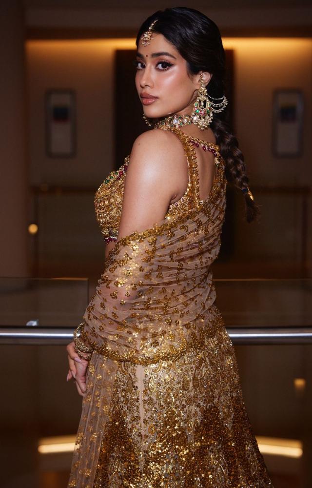 Janhvi went for an all-gold look for the D-day of Anant and Radhika