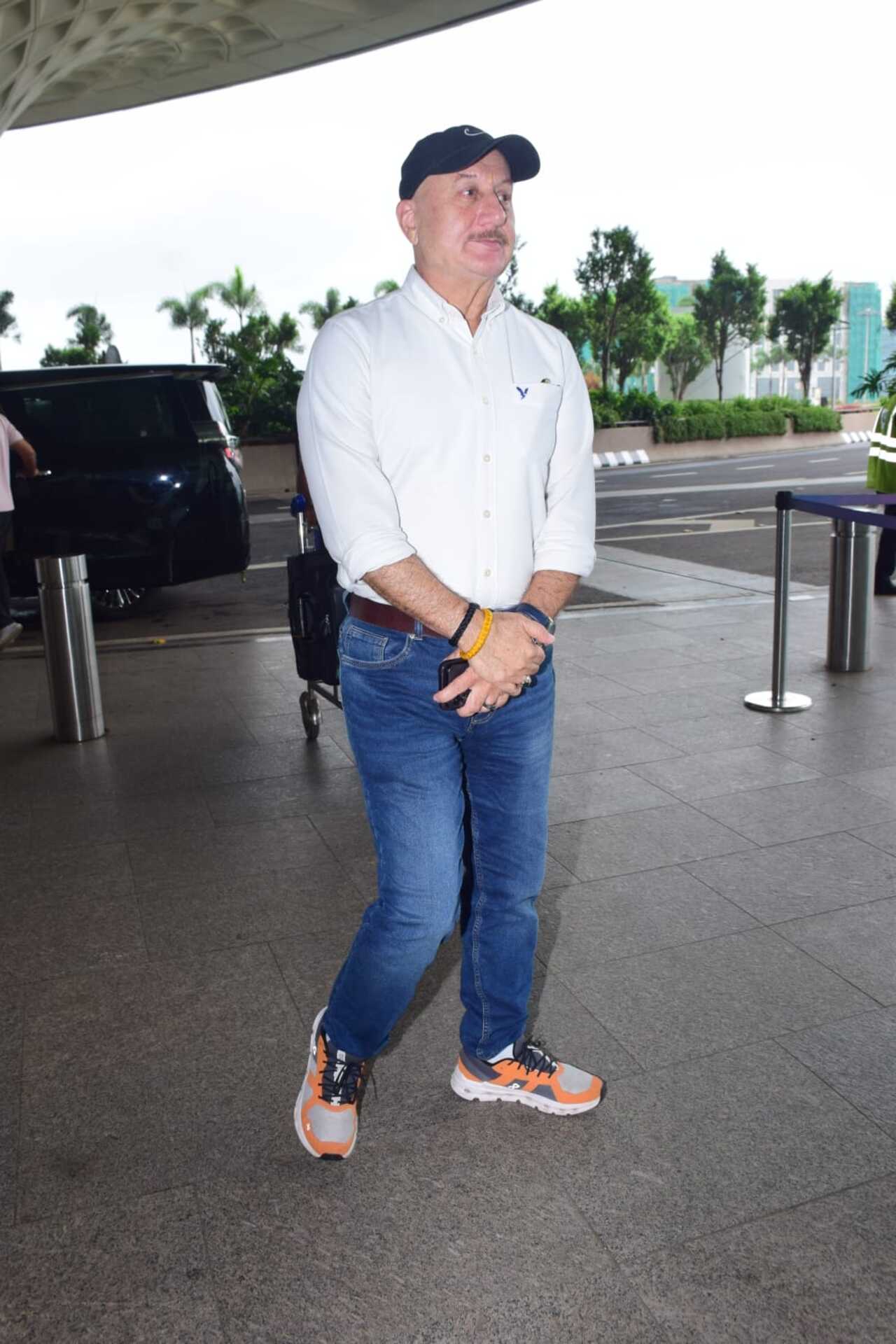 Anupam Kher sports casual look for his flight out of the city