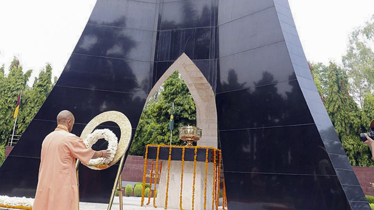 Uttar Pradesh Chief Minister Yogi Adityanath arrived at Smritika' War Memorial in Lucknow to pay homage to the Kargil martyrs
