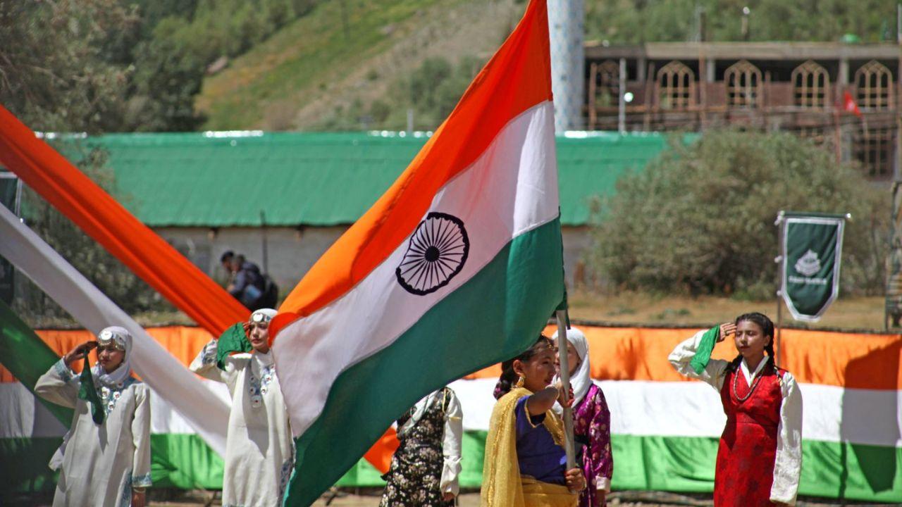 Prime Minister Modi laid a floral wreath at the Drass War Memorial to honour the officers and soldiers who sacrificed their lives in the Kargil conflict.