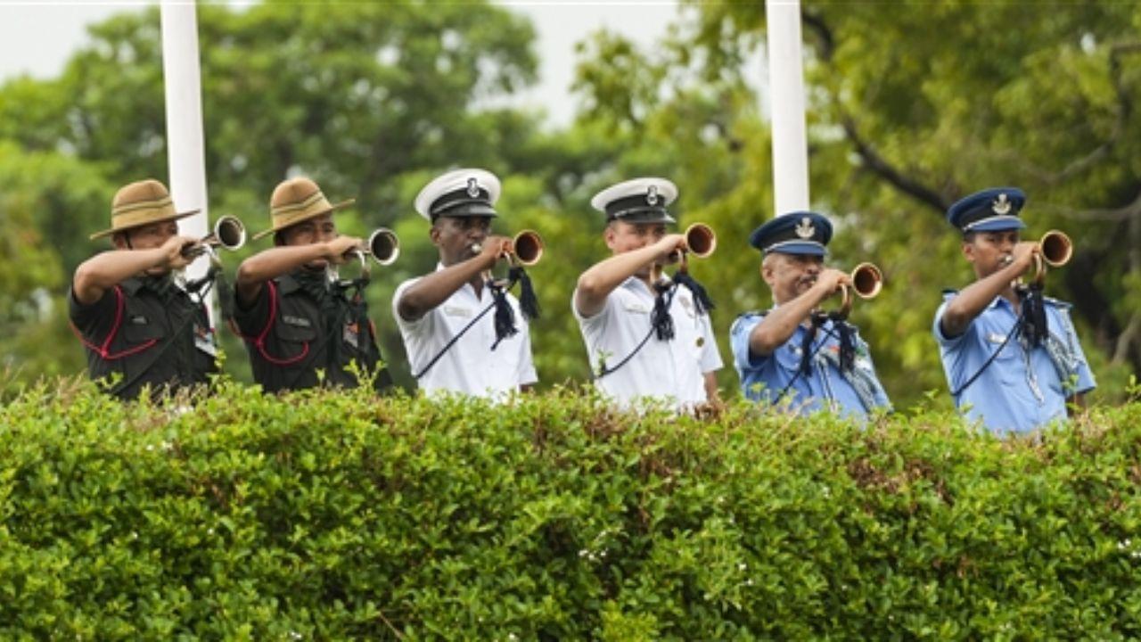 Various events were organized nationwide, including at the Kargil War Memorial in Drass, to mark the occasion and honour the fallen soldiers.