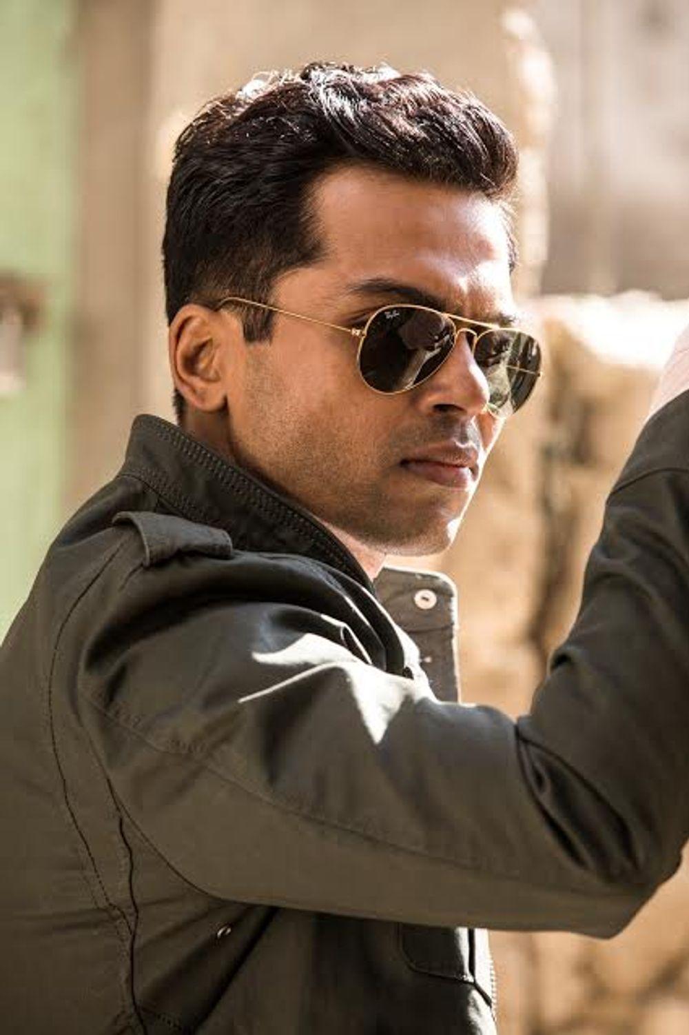 'Kaatru Veliyidai' (2017) is a Tamil romance-war drama directed by Mani Ratnam and starring Karthi and Aditi Rao Hydari, that tells the story of the fighter pilot Varun as he recalls his romance with Leela while being held prisoner in Pakistan during the Kargil War. 