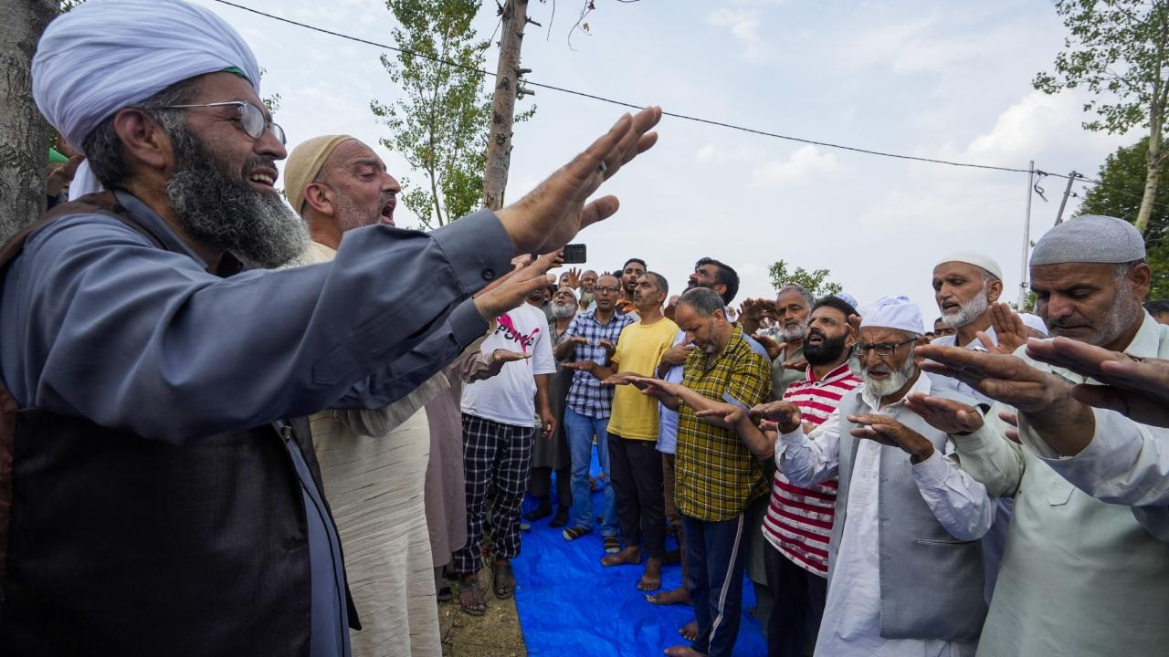 Qazigund noted a maximum temperature of 35.6 degrees Celsius, beating the previous high of 34.5 degrees Celsius recorded on July 11, 1988