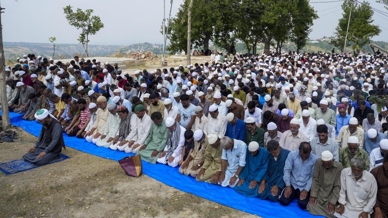 According to the meteorological office, Srinagar city recorded a high of 36.2 degrees Celsius on Sunday. This was hottest July day since July 9, 1999 when the mercury had settled at 37 degrees Celsius