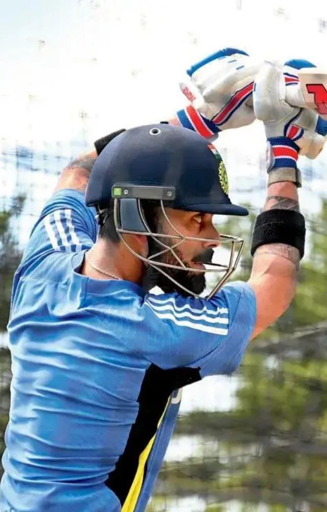 Even without the presence of the stalwart duo, the tradition of handing the `Fielder of the Series` continued in the new era