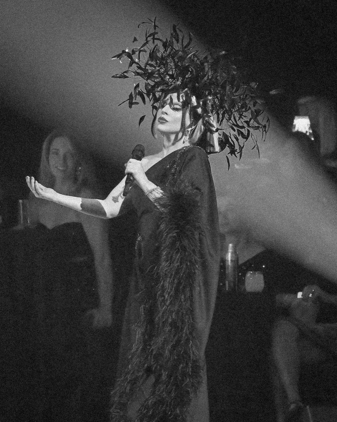 The gown featured a large feathered headpiece, and feathers on the side of the dress that matched the headpiece.
