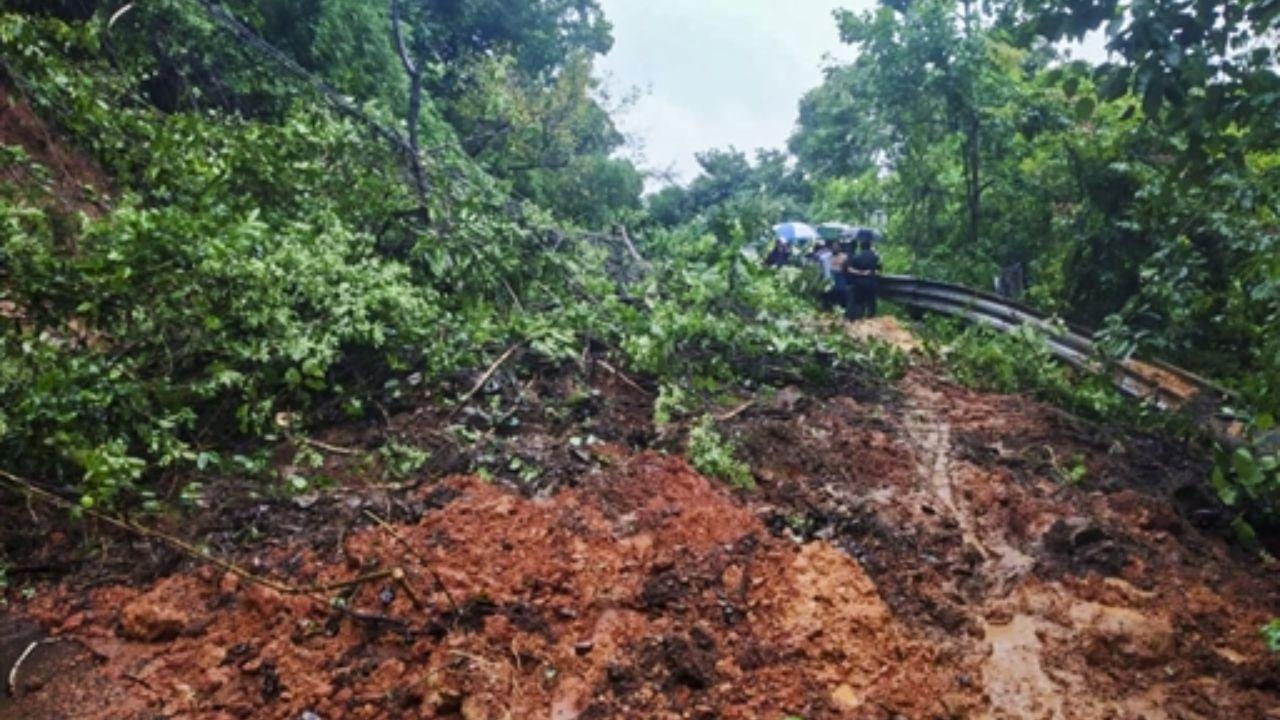 Landslide disrupts traffic on Goa-Karnataka route; IMD issues 'orange' alert