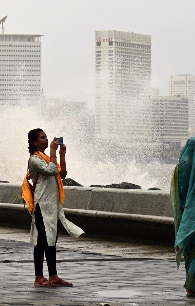 According to the BMC, the city was likely to witness partly cloudy sky with intermittent spells of moderate rain in city and suburbs