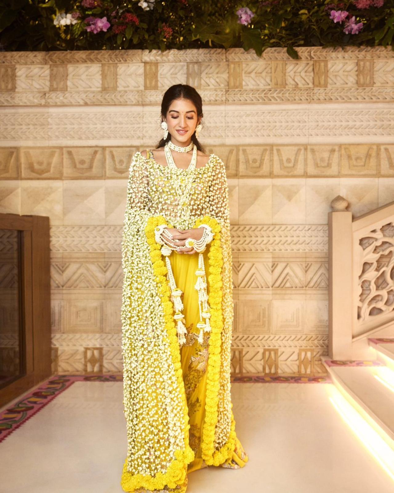 Fashion lovers have been going gaga over the dupatta ever since Radhika's pictures from the function surfaced online.