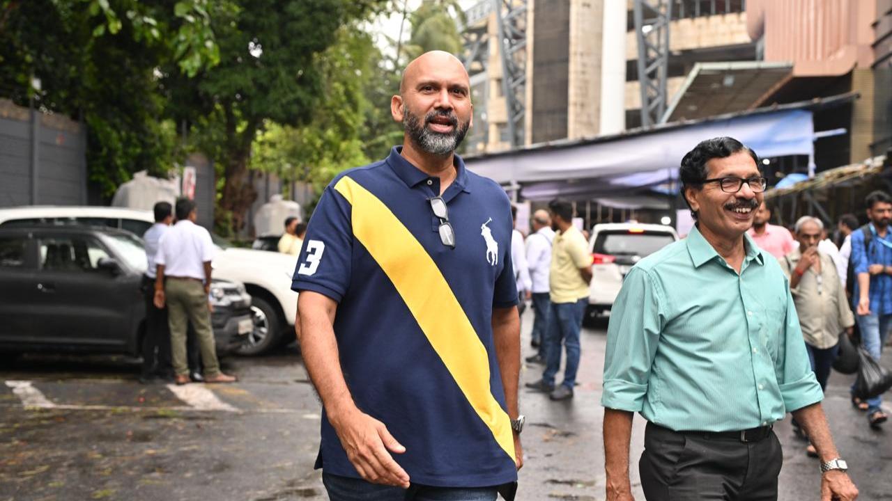 Team India's bowling coach Paras Mhambrey was also spotted at Wankhede Stadium in Mumbai. He acted as Team India's bowling coach in the side's T20 World Cup 2024 triumph