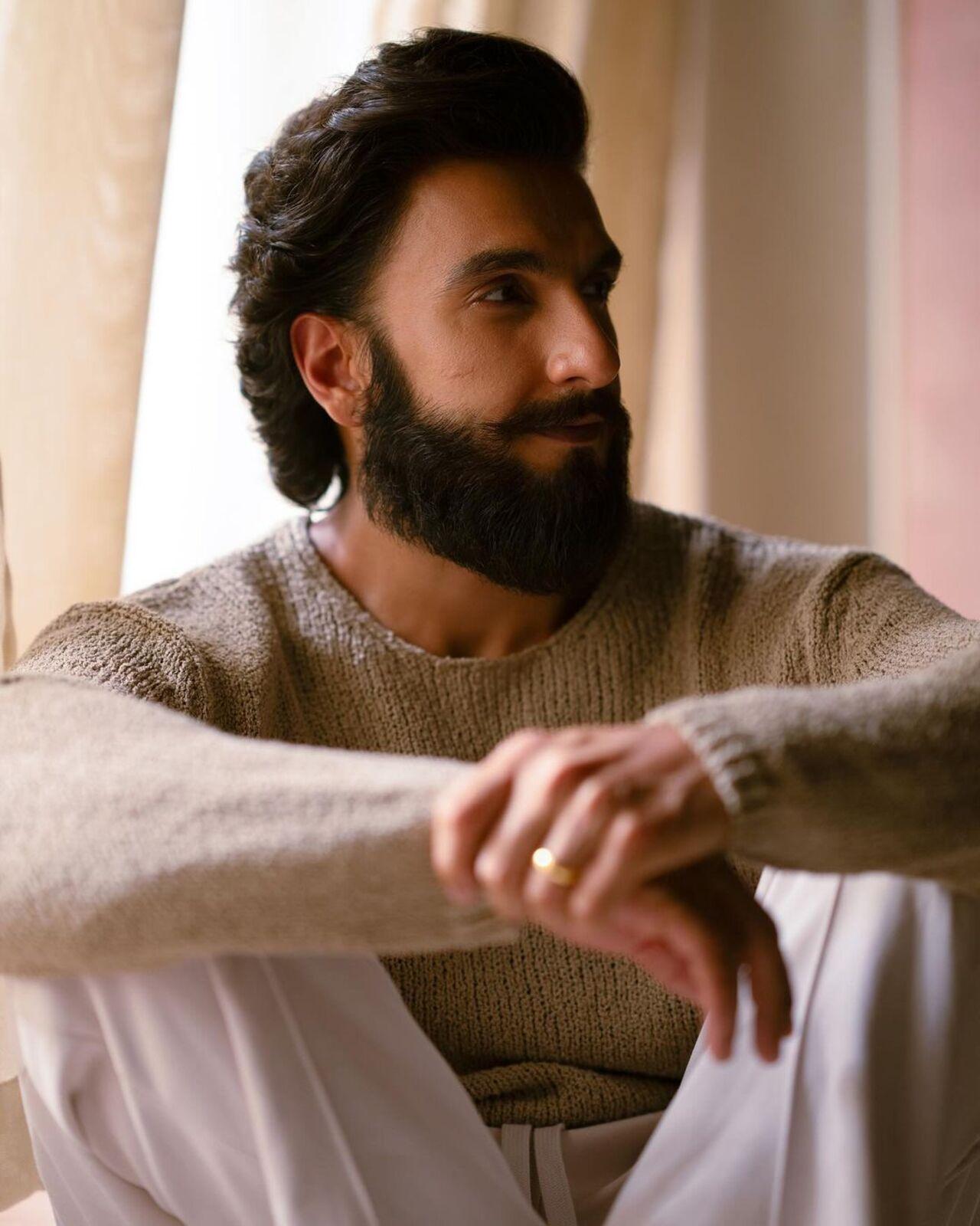 Ranveer Singh looks like a cute and handsome man in this picture. Of course, it’s not the first time, but still, he’s such a cutie. This look is for his upcoming film Don 3