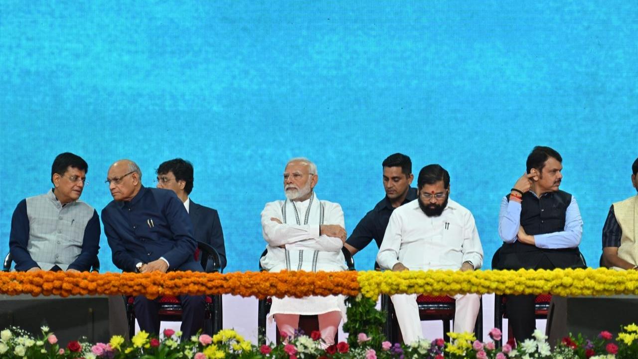 He also laid the foundation stone for Kalyan Yard Remodelling and Gati Shakti Multi Modal Cargo Terminal at Turbhe in Navi Mumbai