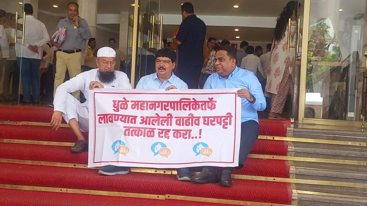 Farooque Shah and Mufti Ismail, MLAs Dhule and Malegaon respectively, protested against the increase in property tax increasing. CM Eknath Shinde met the duo whilst they were protesting