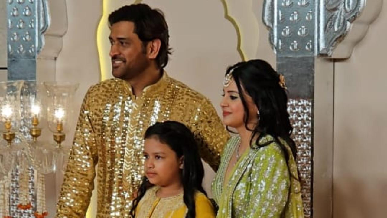 Team India's former captain Mahendra Singh Dhoni also arrived at the wedding with his wife Sakshi and daughter Ziva