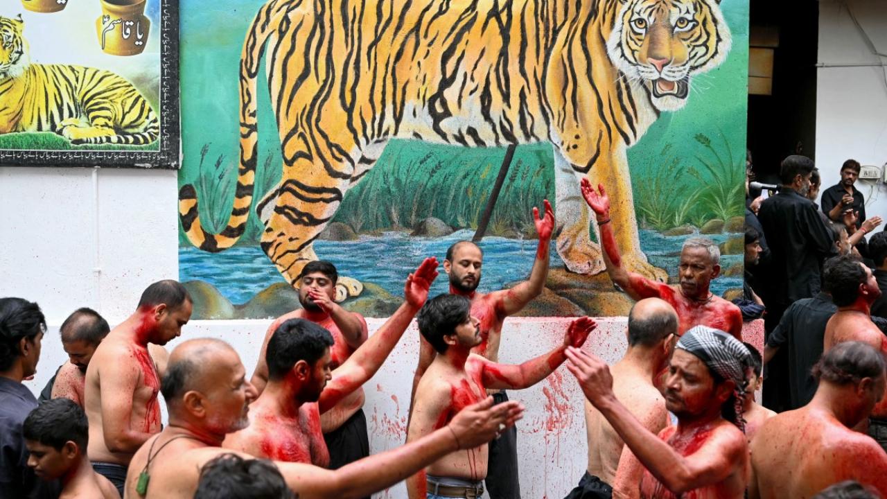 In Photo: Shiite Muslims flagellate themselves to mark Ashura in Hyderabad on July 17, 2024. (Photo by NOAH SEELAM/AFP)
