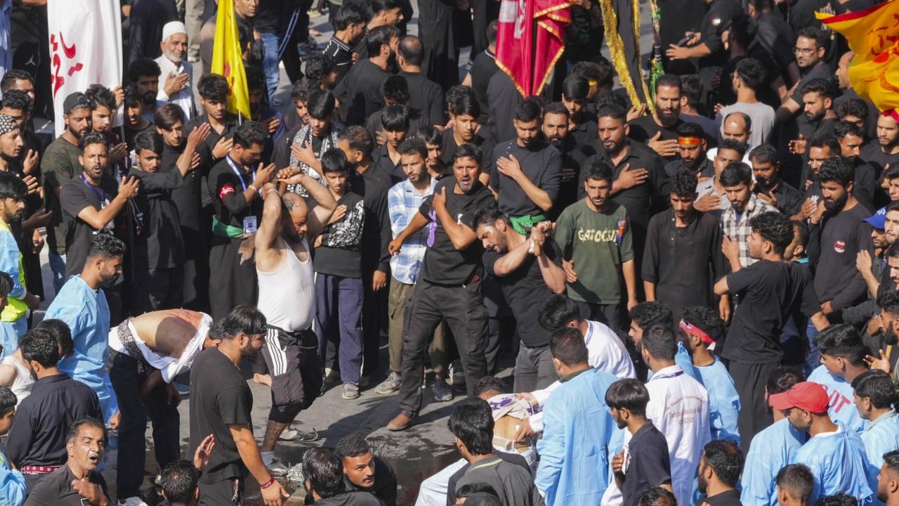 Thousands of mourners assembled at Guru Bazar at 5.30 am as the authorities had granted a limited time window for the procession so that normal life would not be affected