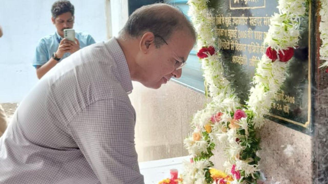 On Thursday, officials of Western Railway paid homage to those who lost their lives in the catastrophic 2006 Mumbai train bombings. Pics/ X
