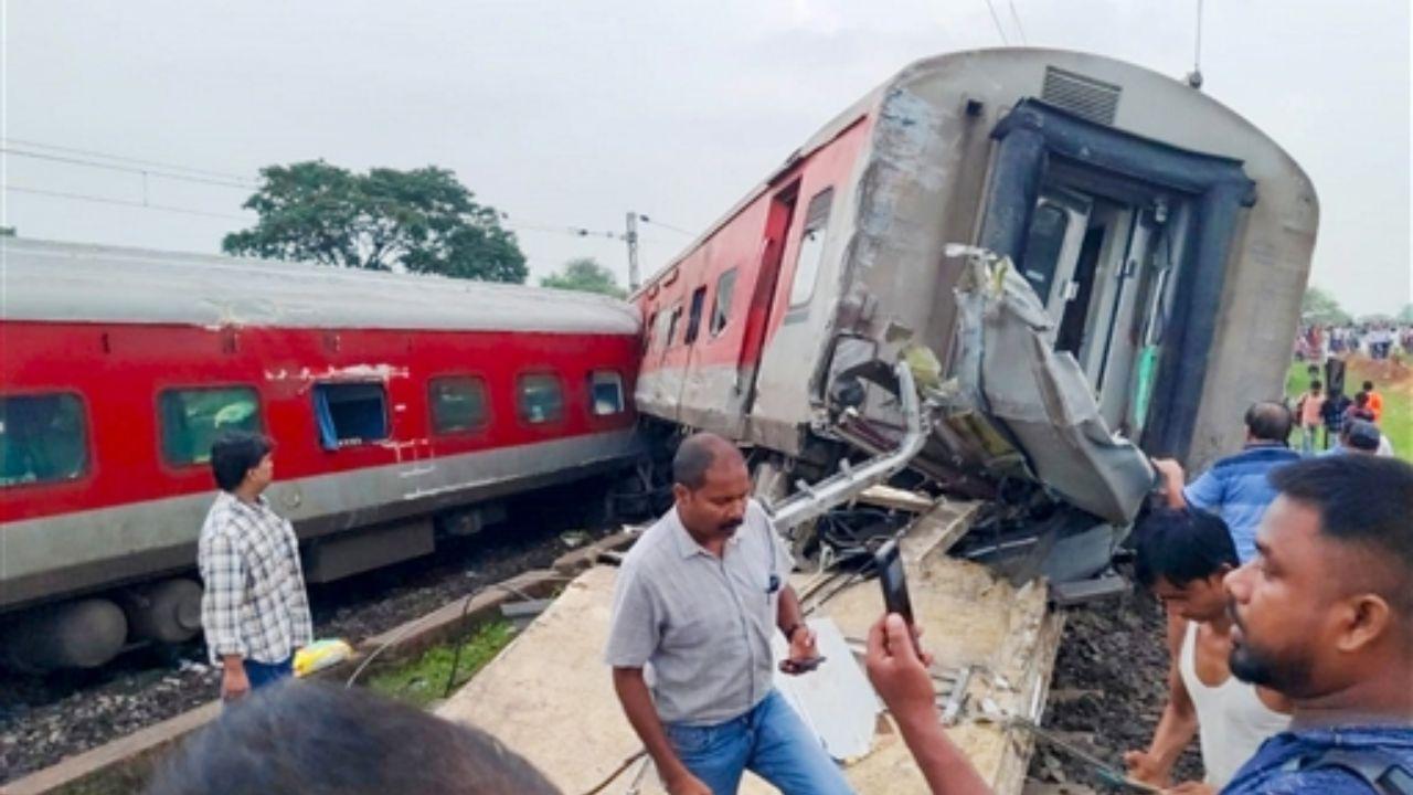 The Howrah-Mumbai Mail derailed at 3.45 AM near Barabamboo station, resulting in two fatalities and 20 injuries. The accident site is close to the border between West Singhbhum and Seraikela-Kharsawan districts. 