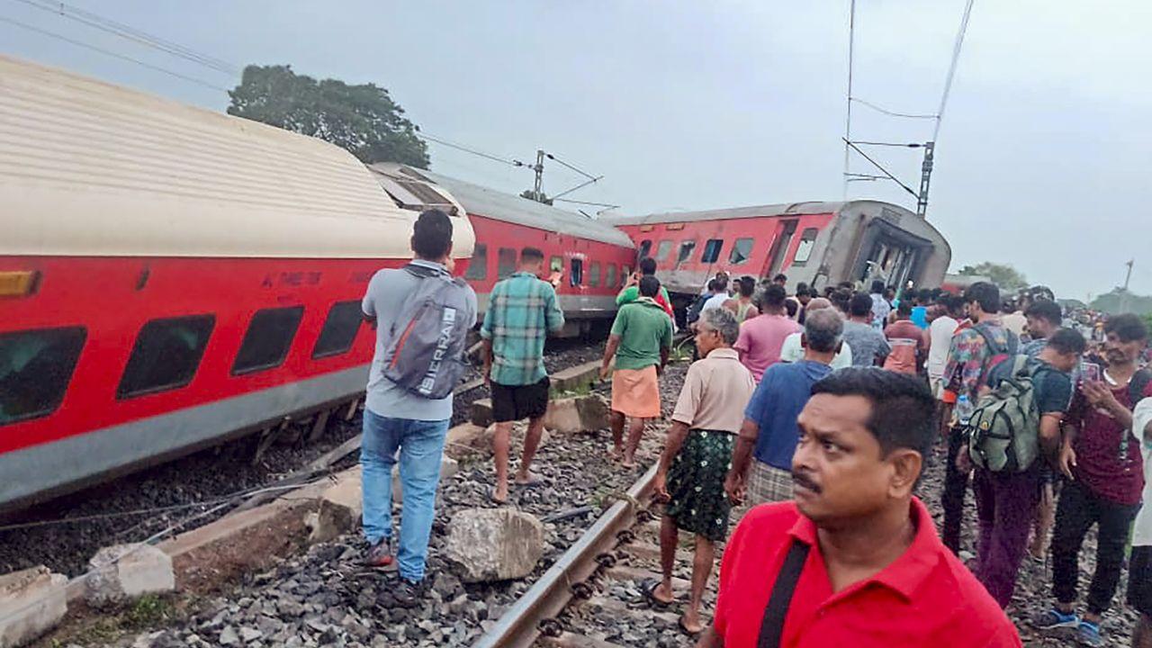 Injured passengers were initially provided medical aid at Barabamboo and later transported to Chakradharpur for better treatment.  A relief train and buses have been arranged to evacuate and transport passengers to nearby Chakradharpur railway station. So far, 80 passengers have been sent to Chakradharpur by bus.