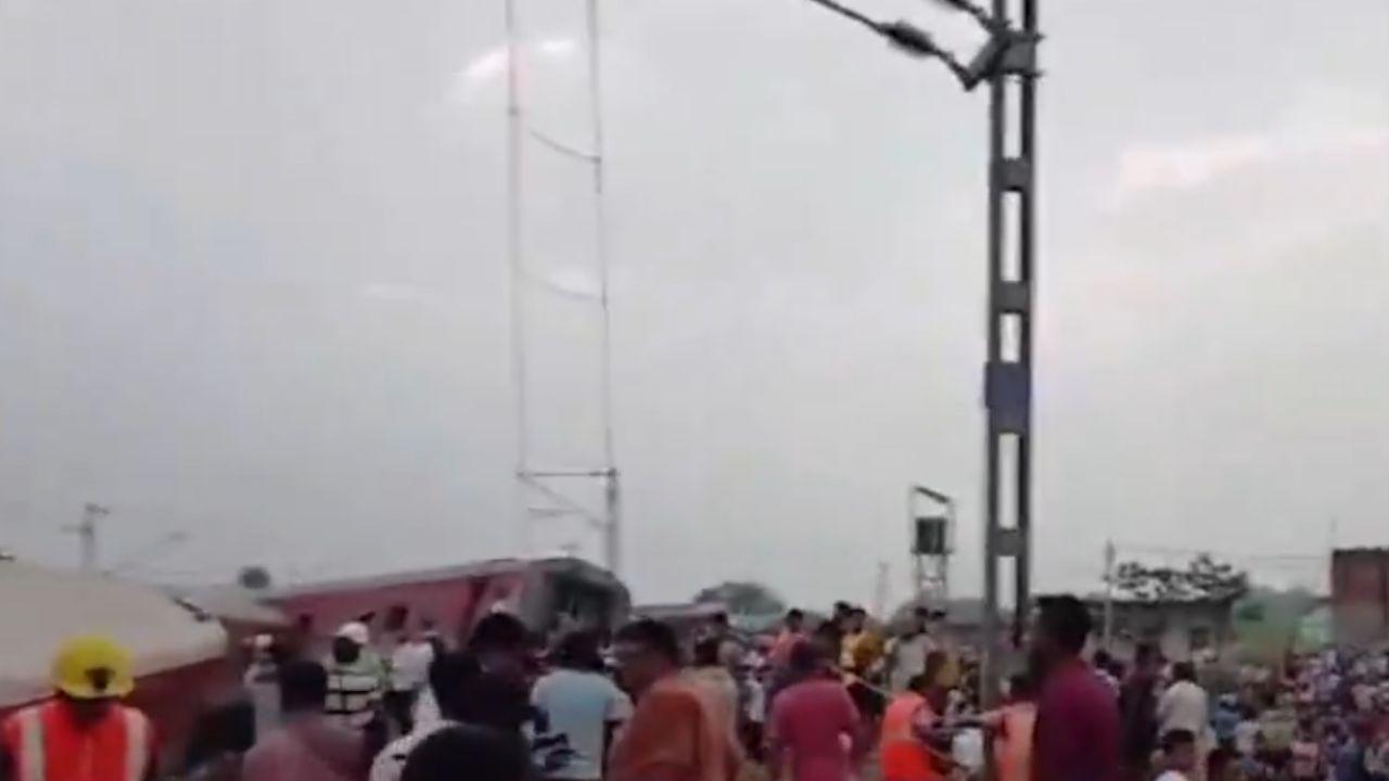 Latest News LIVE: Atleast 10 coaches of Mumbai-Howrah mail derails