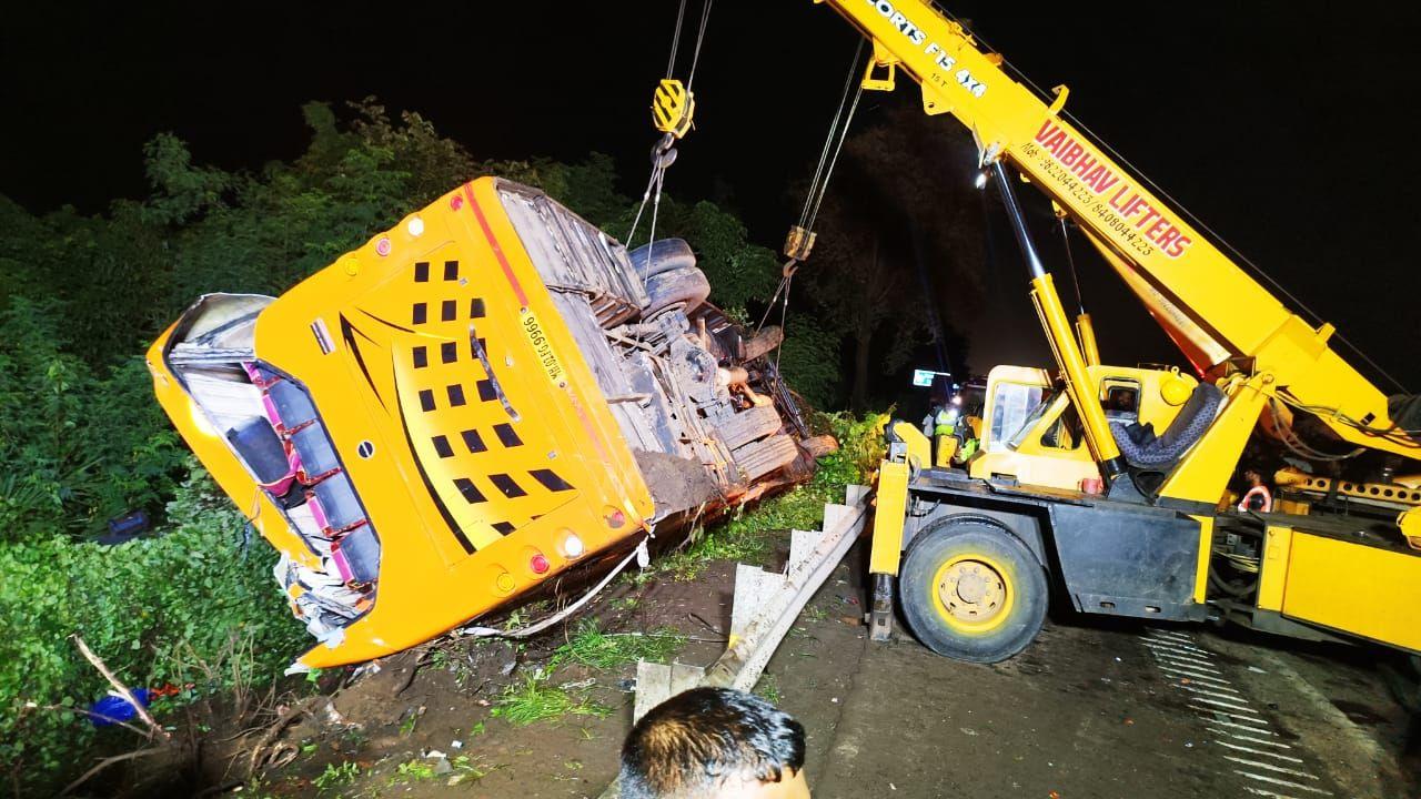 Vivek Pansare, Deputy Commissioner of Police, Panvel Division, confirmed the accident occurred between 12:30 am and 1 am on the Mumbai-Pune Expressway. 
