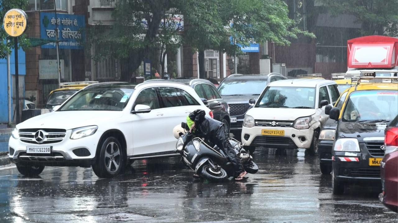 “In view of the continuous and heavy rains in Mumbai, citizens are requested to avoid going to the coastal areas and move out of their houses only if necessary. Take precautions and Dial 100 in case of emergency,” the Mumbai Police said in its advisory