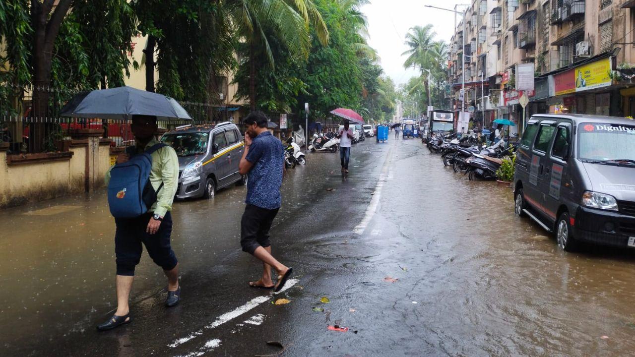 Due to the heavy rainfall and subsequent waterlogging, the BMC declared a holiday for the first session of the day for all BMC, government, and private schools and colleges in the Mumbai area. 