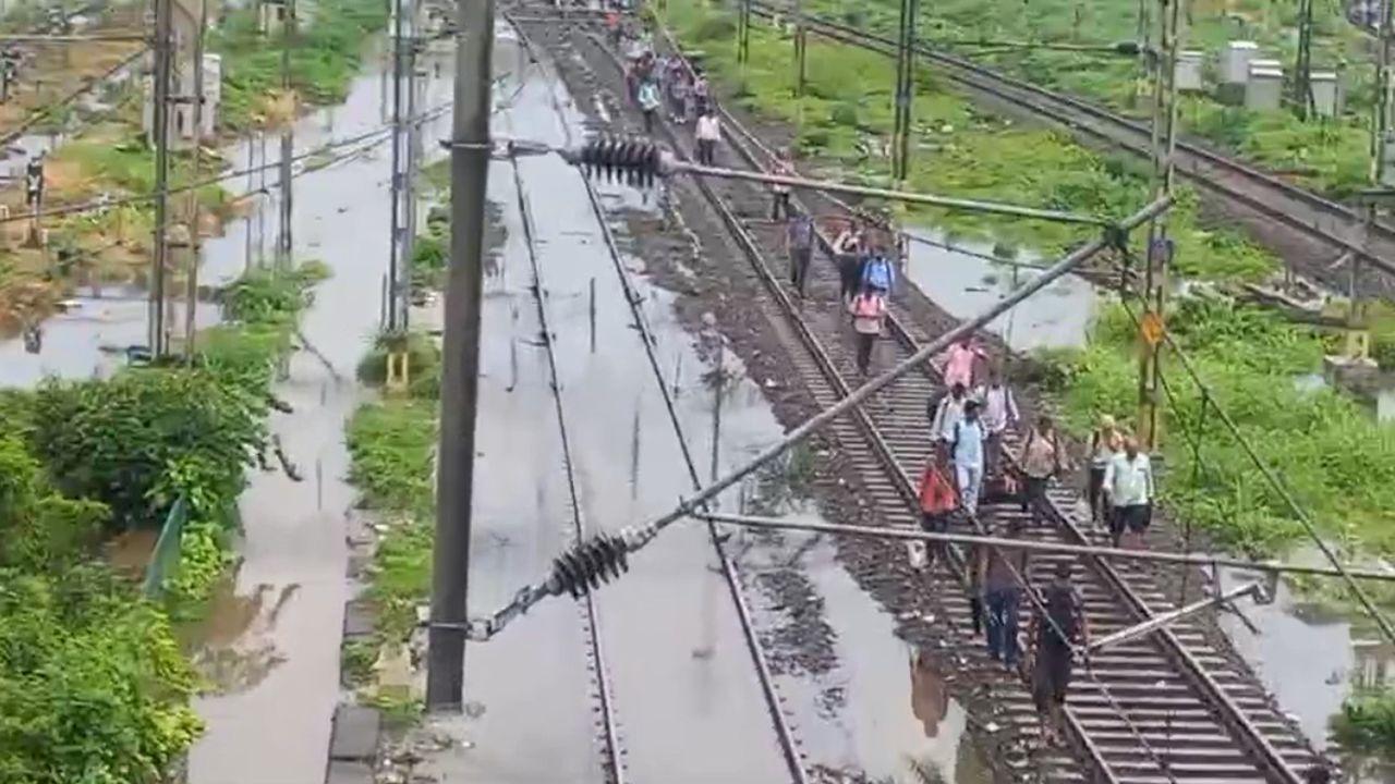 Central Railway had earlier reported that suburban train services on both the main line and harbour corridors resumed operation at 6:45 am, although with some ongoing delays and disruptions.