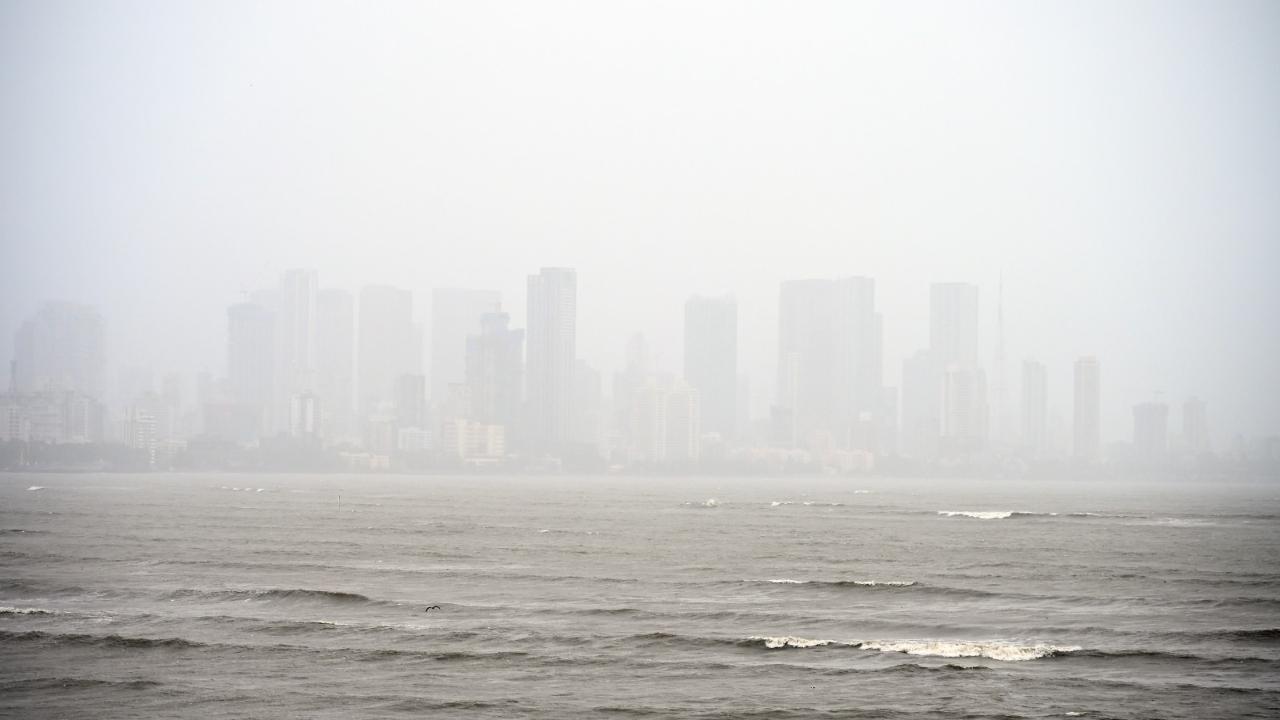 After experiencing heavy rains for four consecutive days, the city woke up to overcast skies and light rainfall on Tuesday morning. Pics/Kirti Surve
