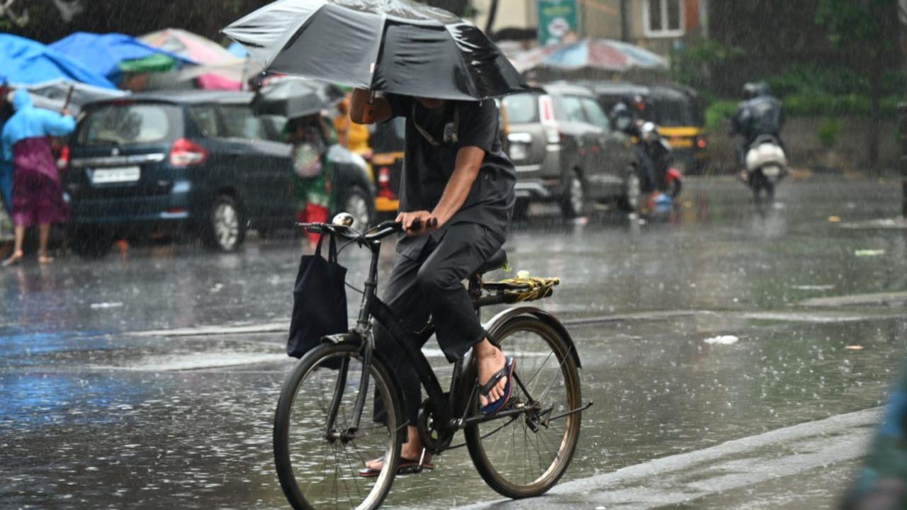 Mumbai and its surrounding areas have been experiencing intermittent heavy showers for the past few days. 