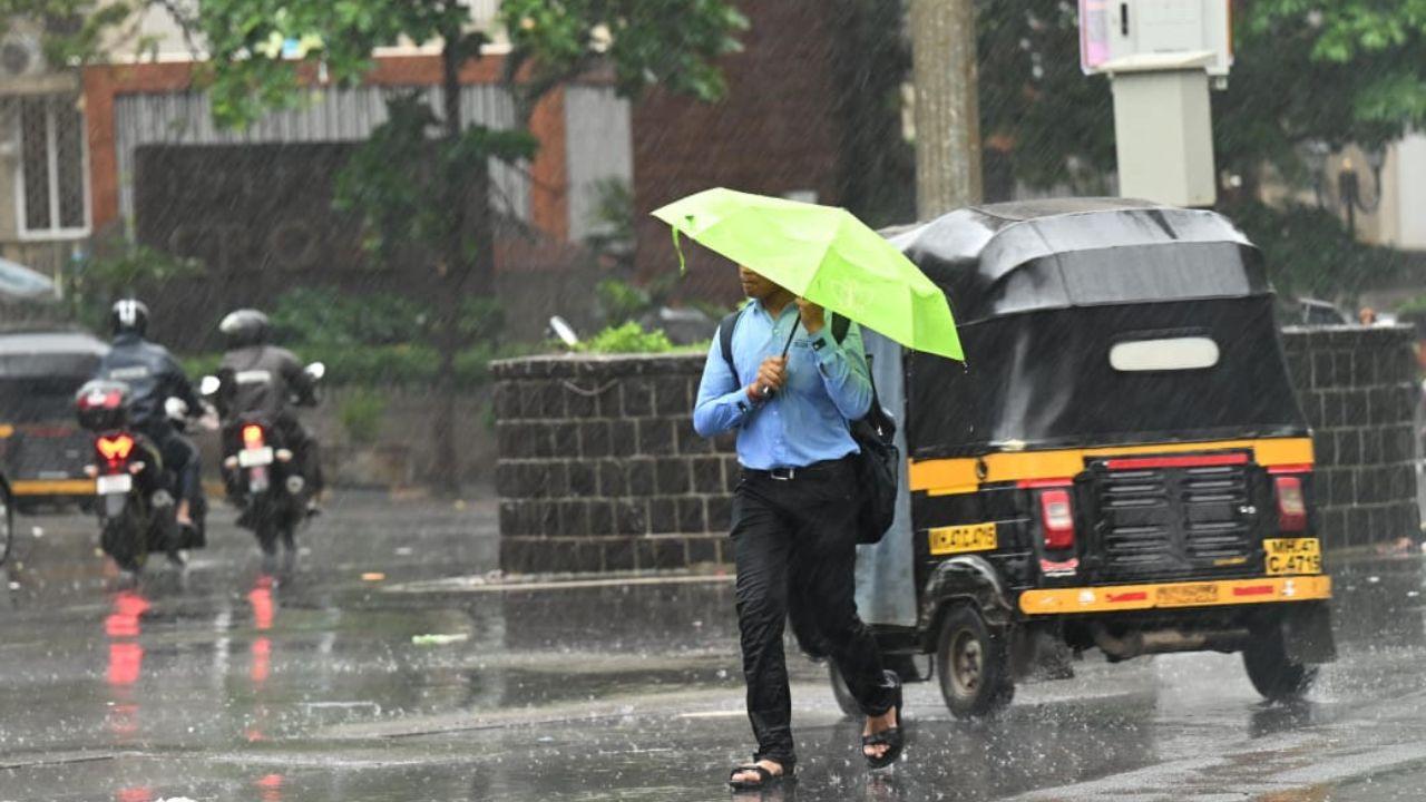 The Andheri subway was temporarily closed to vehicular traffic due to waterlogging. As a result, traffic was redirected to S V Road. 