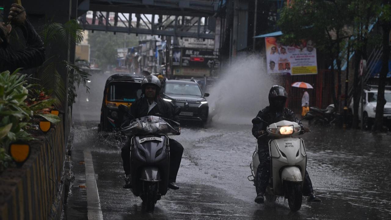 “In view of the continuous and heavy rains in Mumbai, citizens are requested to avoid going to the coastal areas and move out of their houses only if necessary. Take precautions and Dial 100 in case of emergency,” Mumbai Police said in its advisory