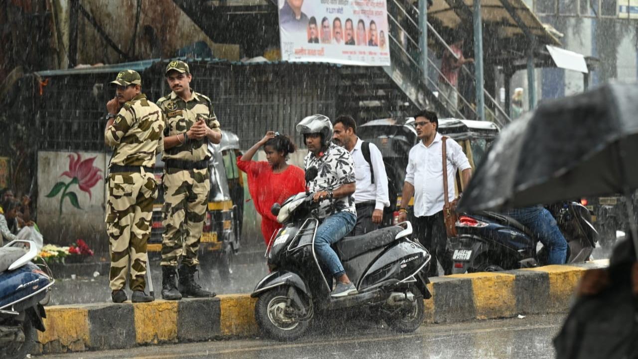 As heavy rains took a break on Tuesday, the city witnessed high temperature. According to a weather bulletin, Mumbai on Tuesday recorded a maximum temperature of 30.1 degree Celsius and a minimum temperature of 25.5 degree Celsius was recorded in the city