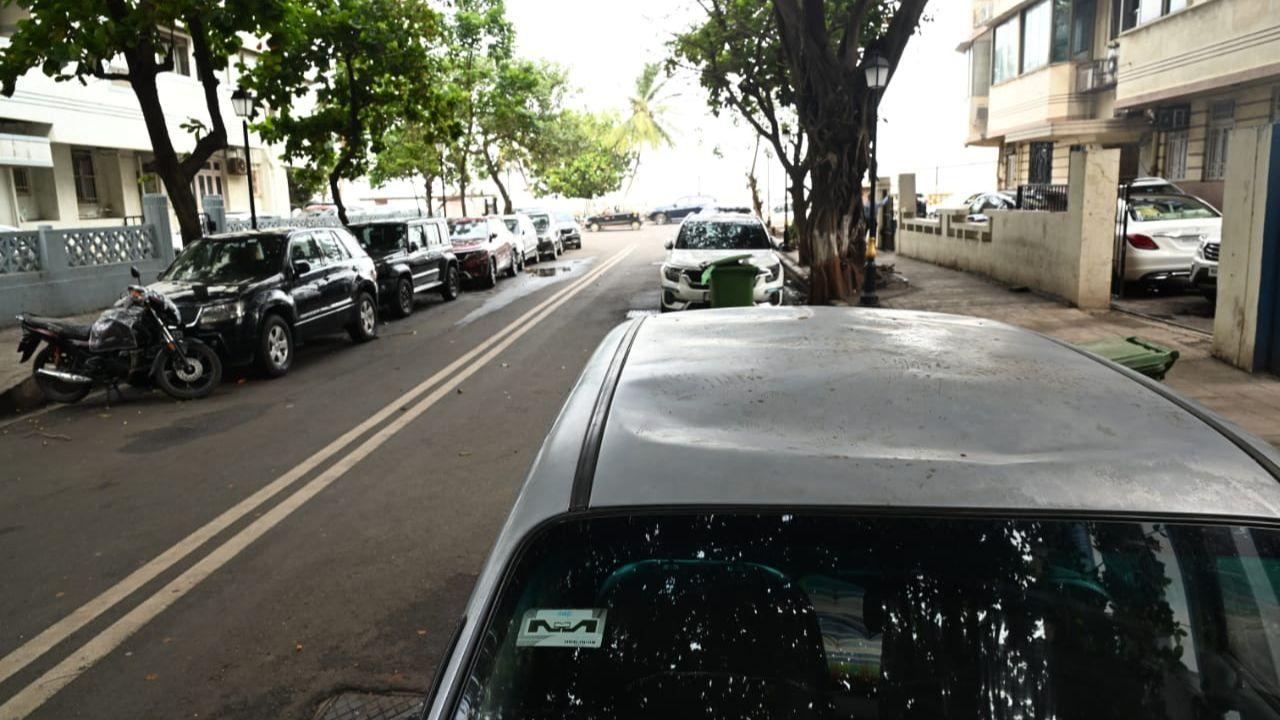 A resident of a Marine Drive told mid-day that a stampede was imminent and that the city authorities appeared unprepared. 