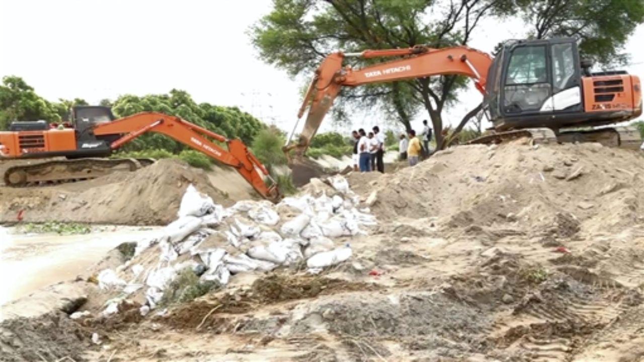 The breach occurred in the sub-branch of the canal, leading to water inundating residential areas and causing significant disruption.