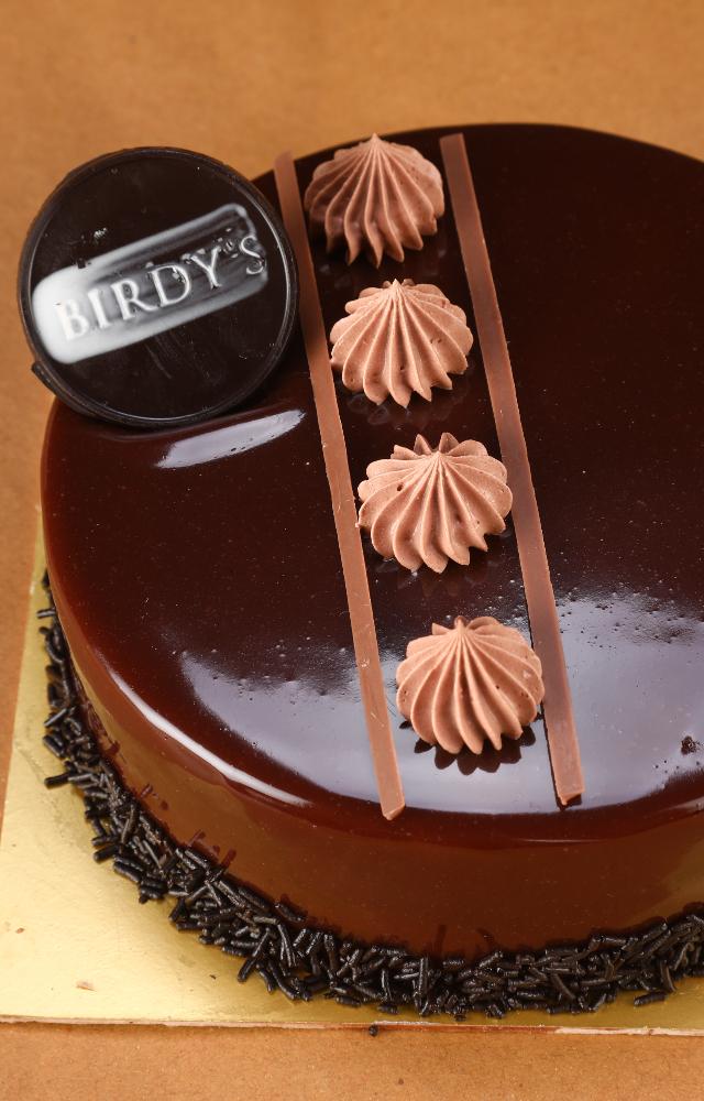 Inspired by the bustling streets and decadent desserts of New York City, this indulgent treat is perfect for any chocolate lover