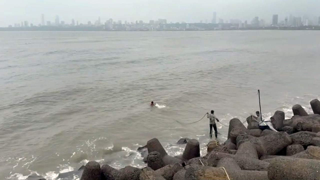 Mumbai: 23-yr-old woman ends life by jumping off Marine Drive