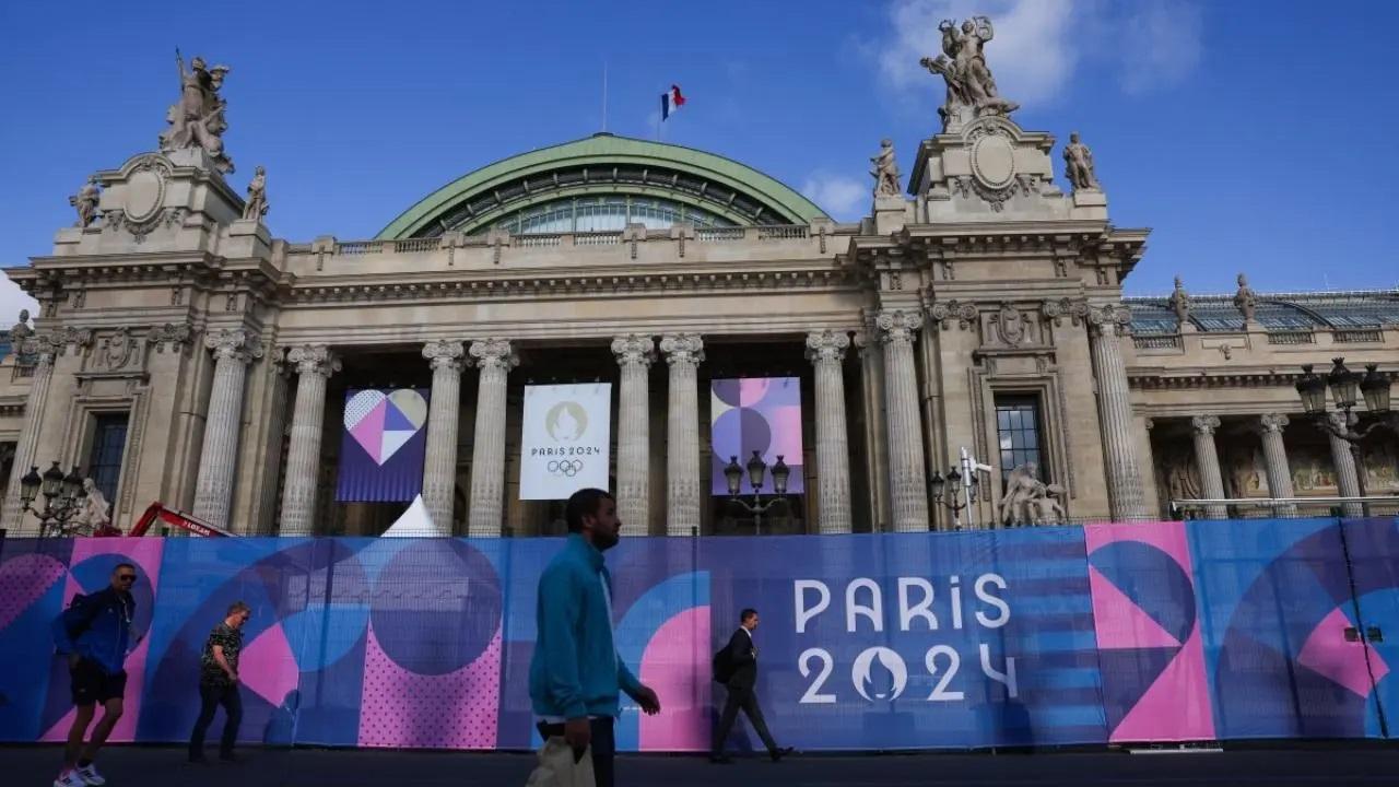 Grand PalaisFencing and taekwondo battles will take place in the opulent setting of the Grand Palais exhibition hall, a glass-and-steel masterpiece created for the World Fair of 1900. Its distinctive feature is its glass domed roof, the largest of its kind in Europe, which covers a cavernous exhibition space of 13,500 square metres. During World War I, the Grand Palais put its art collection in storage and converted its galleries into a military hospital where soldiers were patched up before returning to the trenches. In the 21st century, the airy nave has hosted giant installations commissioned from some of the world's leading artists. It has also been flooded to make the biggest ice rink in the world.