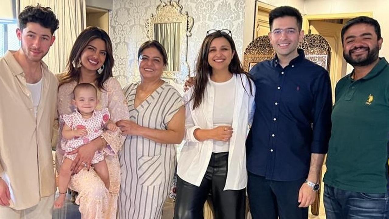 Priyanka Chopra-Nick Jonas pose with Parineeti, Raghav Chadha in family photo
