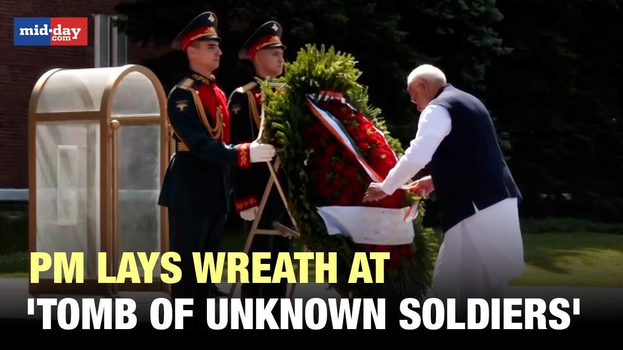 PM Modi Russia visit: PM Modi lays wreath at Tomb of Unknown Soldiers in Moscow