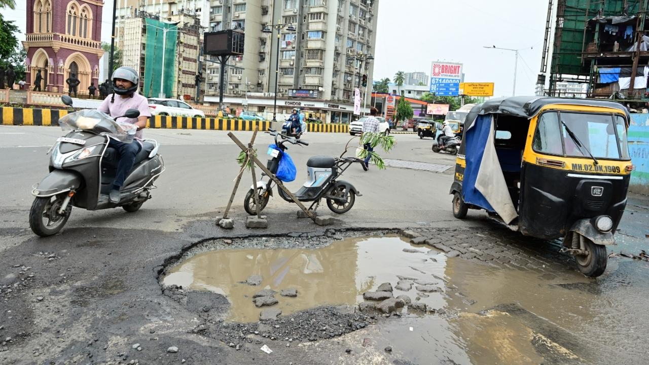 Two other such potholes were spotted at junction of S. V. Road near Bandra Reclamation flyover
